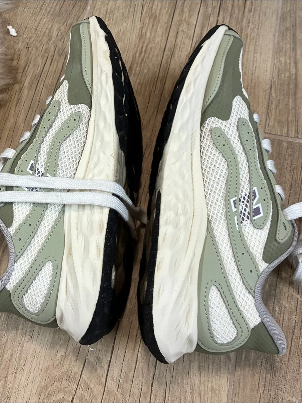 New Balance WARISTD4 Fresh Foam Running Shoes Women’s Size 8 White Sage Green